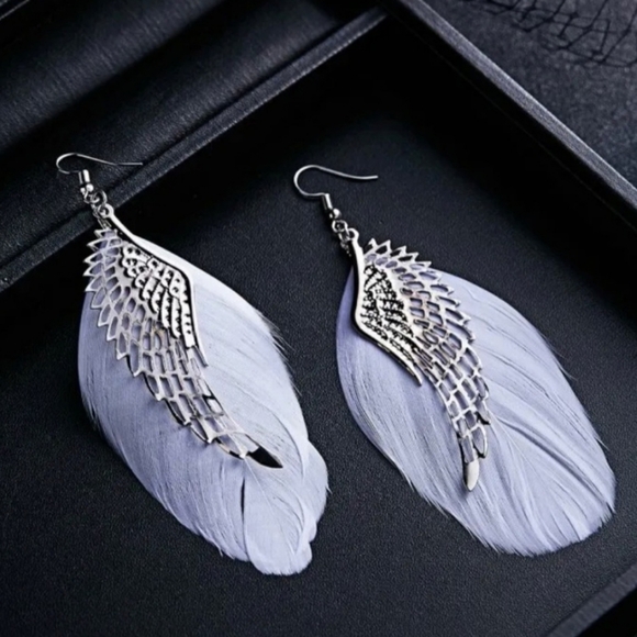 Angel Wing Feather Earrings L👀K Beautiful 🪽 Real Feathers 🤍 Costume Jewelry - Picture 2 of 8